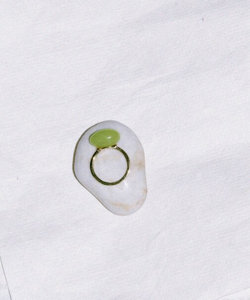 SMELLY so’ oval yellow jade ring