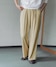 ベージュ