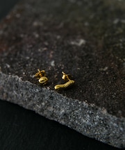 SMELLY so’ asymmetry grain pierce