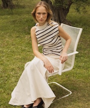 ESTHE STRIPE TWIST ASYMMETRIC T-SHIRTS