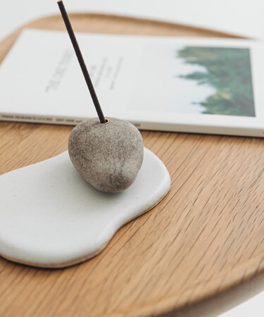 noun　Clay Incense holder