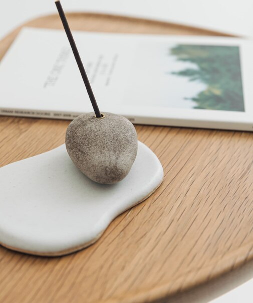 noun　Clay Incense holder