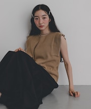『洗濯可』パネルスリーブノースリセーター