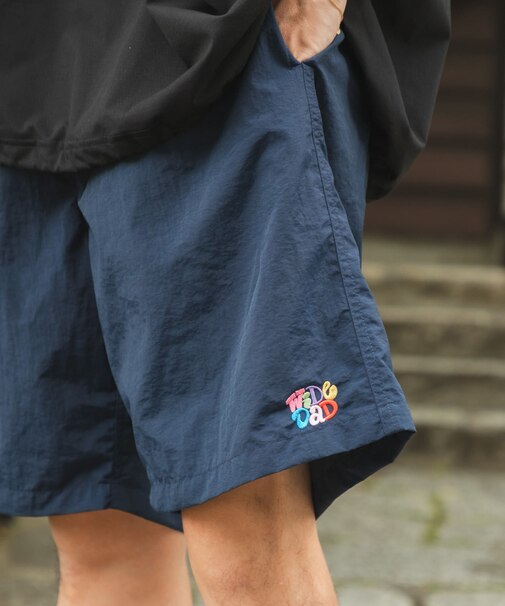Wide Dad GRAPHIC SHORTS WITH HATCH