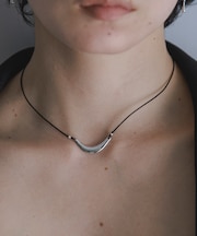 SMELLY so’ curved cord necklace