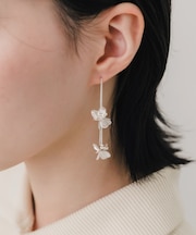 メタルフラワーロングチェーンピアス