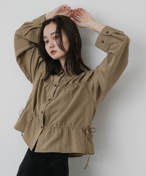 クロップドギャザーシャーリングシャツ