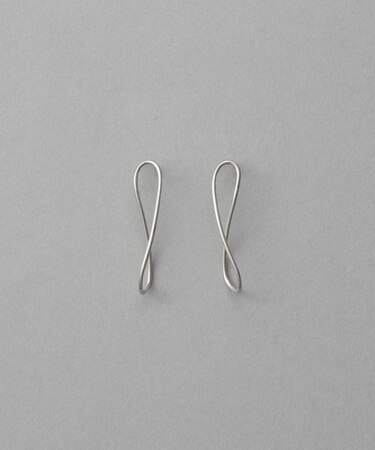 ループライン ピアス