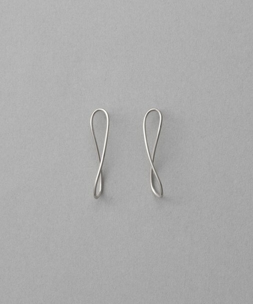 ループライン ピアス
