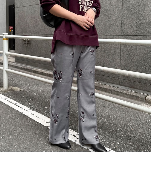 オリジナル刺繍セミフレアパンツ