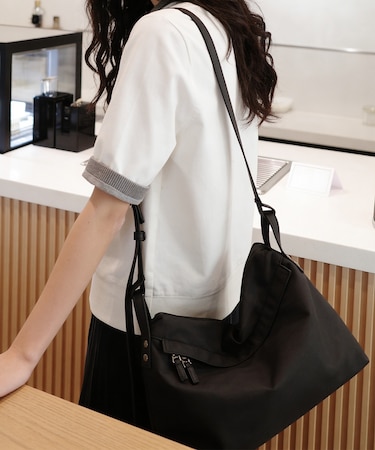 シャロウ フラップ ショルダーバッグ shallow flap shoulder bag
