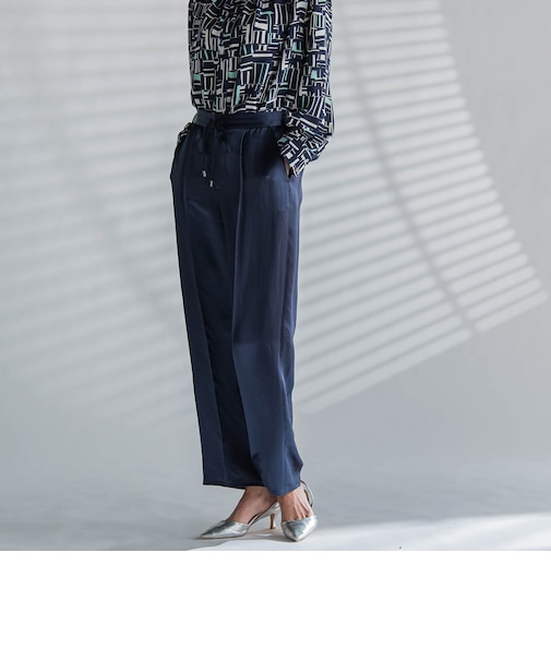 サテンストレートパンツ