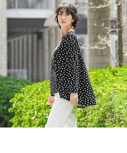 “ブラウスのように着られる”さらさらストレッチトップス