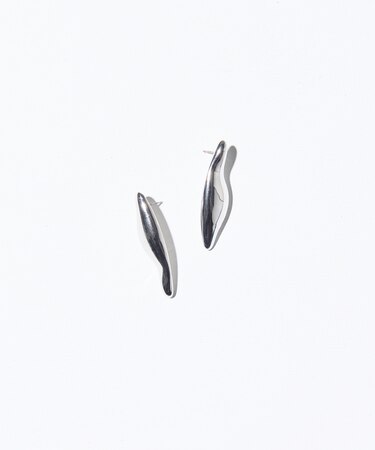 ウェーブメタルピアス