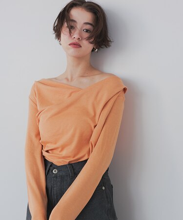 オフショルダーロングスリーブTシャツ
