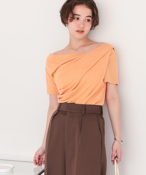 オフショルダーハーフスリーブTシャツ