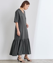 ノーカラーVネックティアードワンピース