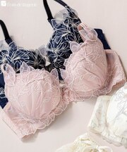 軽やかに揺れるチュールフラワー安定感◎のすっきりバストメイク 「ノーブルティアラブラ002 ブラジャー(ワイヤー有り)」 ブラジャー