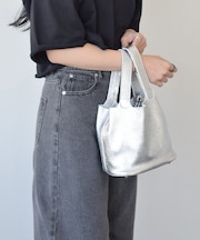 【Andrea Cardone】メタリックレザーバケットバッグ