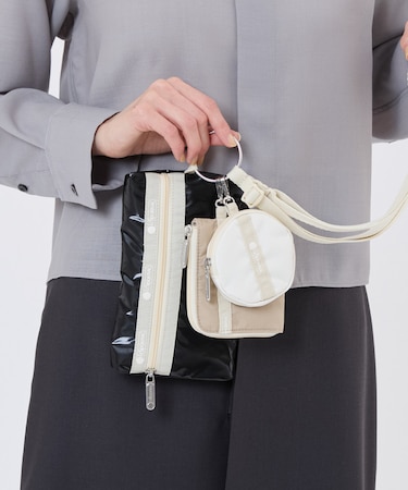 MULTI POUCH WRISTLET ベージュ/ブラックシャイン/メレンゲ