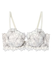 ふっくらとしたまる胸をキープ、脇&背中もスッキリ【ホールドデイブラ(Hold Day Bra)】