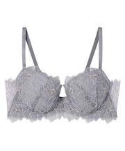 ふっくらとしたまる胸をキープ、脇&背中もスッキリ【ホールドデイブラ(Hold Day Bra)】