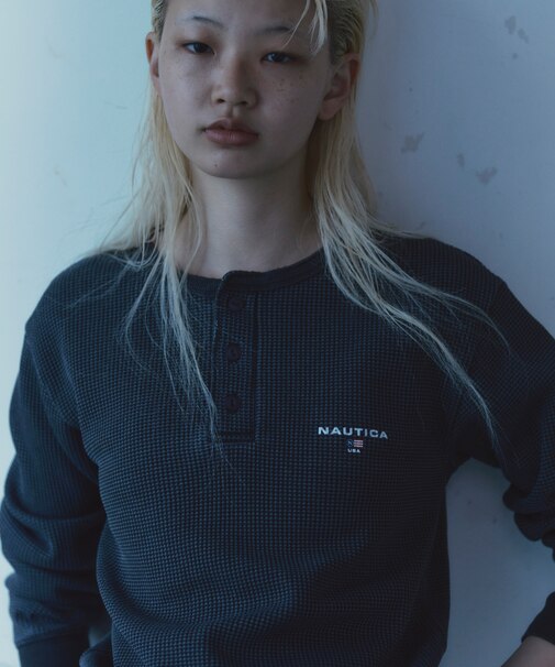 Essentials タイトフィット L/S ヘンリーネック ワッフル ピグメントTシャツ