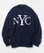 リラックスフィット NYCロゴ クルーネックスウェット