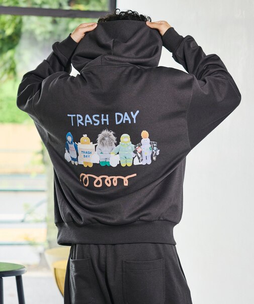 The TOMODACHI! 別注 バックプリント プルオーバーフーディー