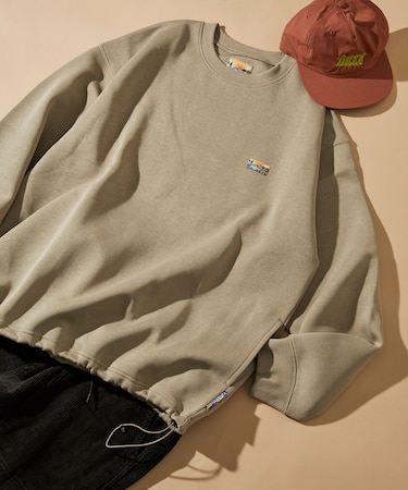 リラックスフィット スピンドル ダンボール ワンポイントロゴ クルーネックスウェット