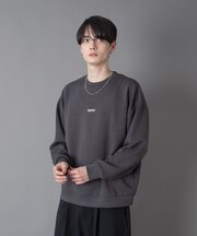 アクセ付きフォトグラフィックプルオーバー