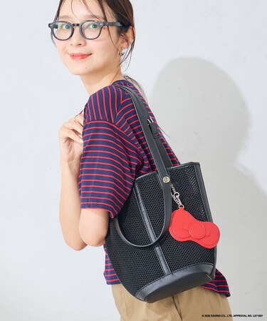 HELLO KITTY リボンポーチチャーム付きメッシュバッグ