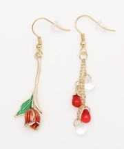 【カヤ】チューリップ咲きピアス