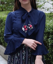 苺刺繍ボウタイブラウス