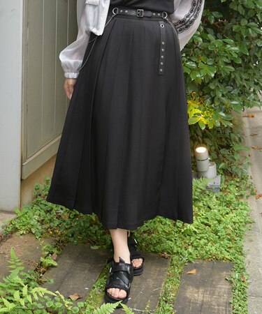 ベルト×チェーンプリーツスカート