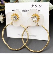 ビジューフラワー×ゴールドフープピアス
