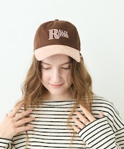 :スウェード切替ロゴ刺繍キャップ