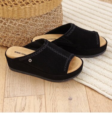【MINNETONKA ミネトンカ】 スエード厚底サンダル PAISLEE