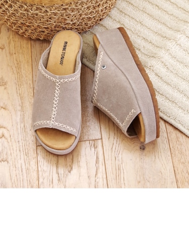 【MINNETONKA ミネトンカ】 スエード厚底サンダル PAISLEE