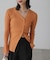 アシンメトリーボタンディテールリブニット