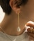 SMELLY so’　baroque pearl bar earring