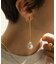 SMELLY so’　baroque pearl bar earring