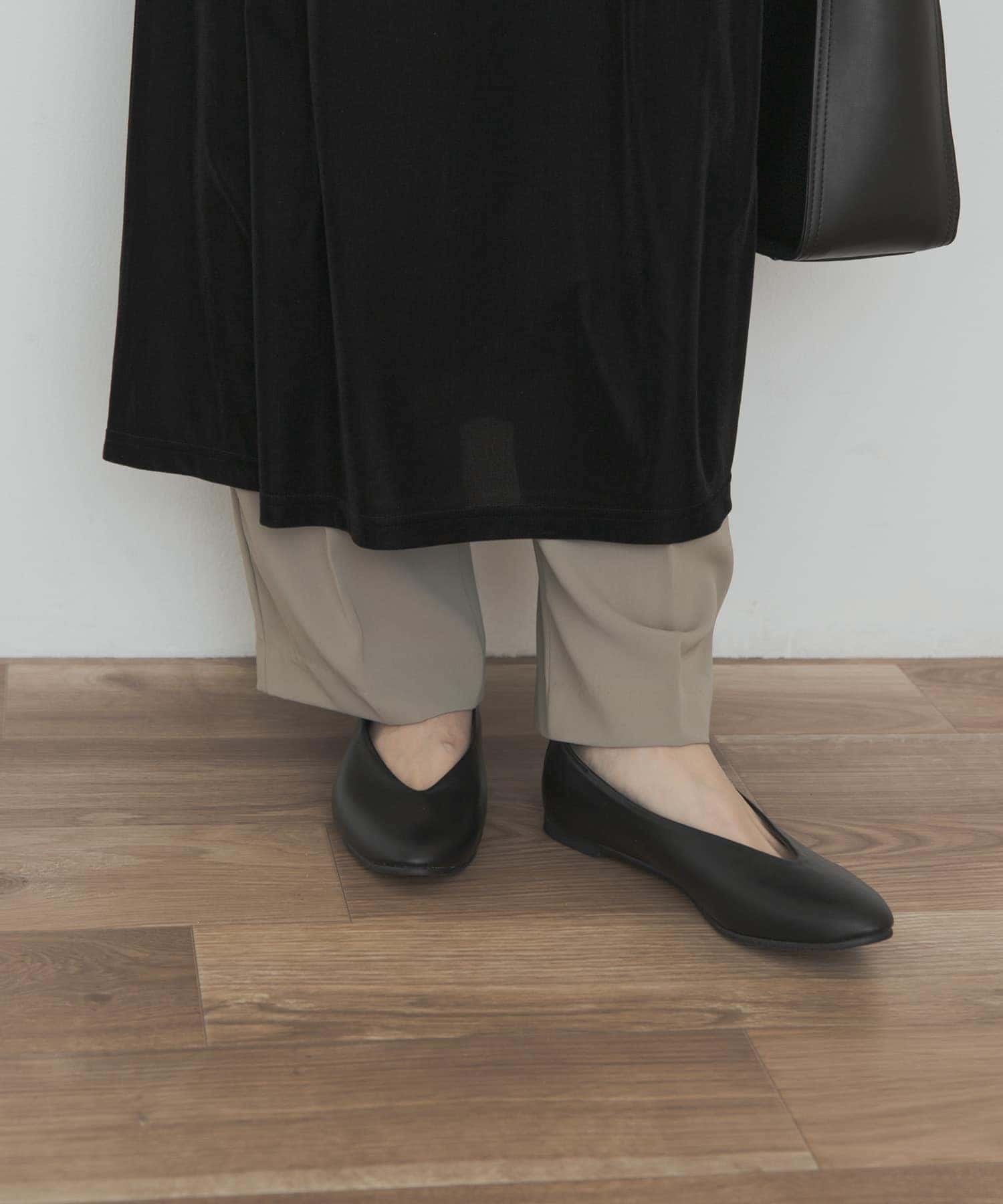 Vカットパンプス