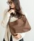 シャロウ フラップ ショルダーバッグ shallow flap shoulder bag