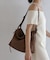 シャロウ フラップ ショルダーバッグ shallow flap shoulder bag