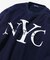 リラックスフィット NYCロゴ クルーネックスウェット
