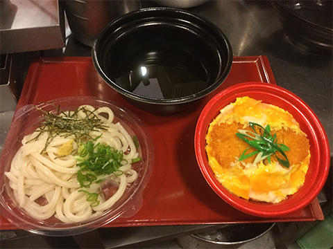 炸猪排盖饭套餐 (热或笊篱)