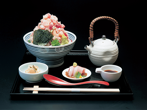 日本橋海鮮丼　つじ半