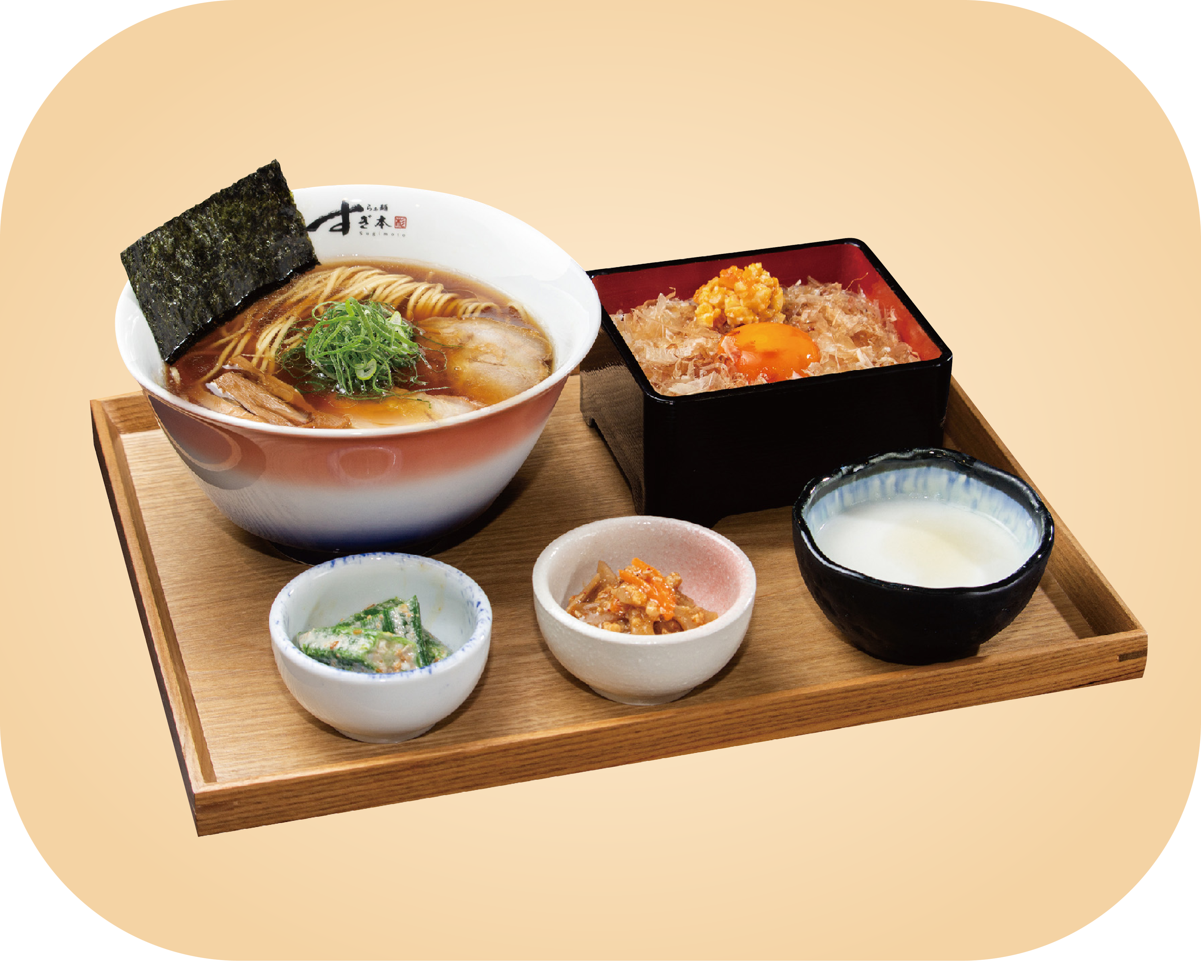 酱油拉面与名古屋交趾嬴蛋拌饭套餐