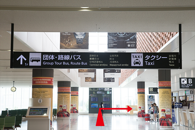 3.穿過團體、公車站牌，走到頭向右